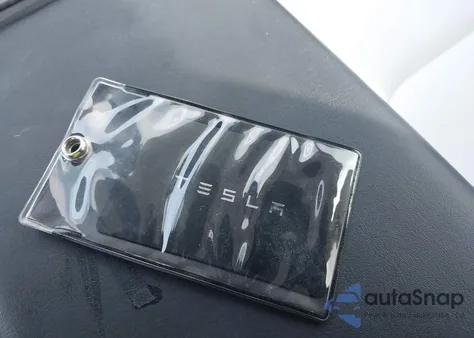 2021 Tesla Model Y Standard Range Rear-Wheel Drive from USA, damaged, VIN 5YJYGDED4MF123082